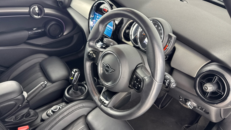 MINI Hatchback 1.5 Cooper Exclusive Premium 5dr Auto Petrol Hatchback